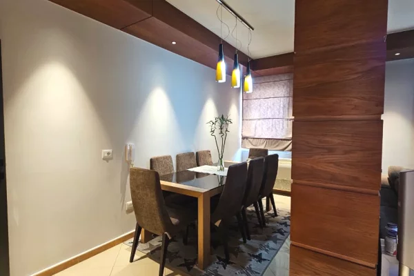 Shtepi ne shitje Apartament ne Tirane, 3+1, Mobilimi E mobiluar, Pagesa 470,000  Euro.