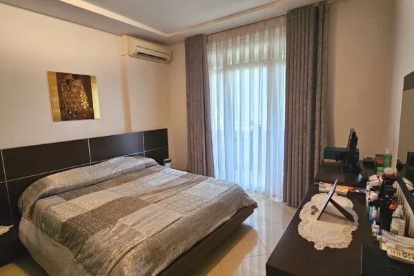 Shtepi ne shitje Apartament ne Tirane, 3+1, Mobilimi E mobiluar, Pagesa 470,000  Euro.
