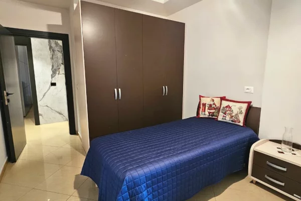 Shtepi ne shitje Apartament ne Tirane, 3+1, Mobilimi E mobiluar, Pagesa 470,000  Euro.