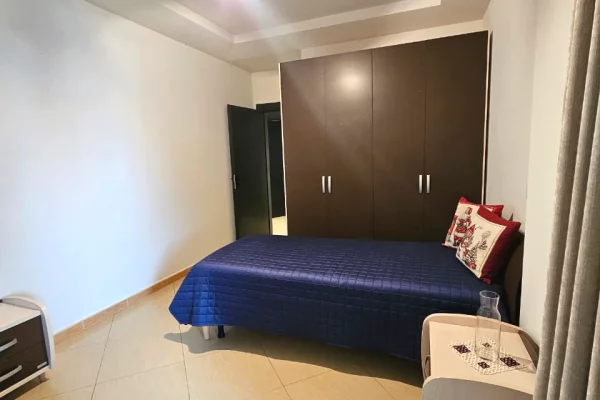 Shtepi ne shitje Apartament ne Tirane, 3+1, Mobilimi E mobiluar, Pagesa 470,000  Euro.