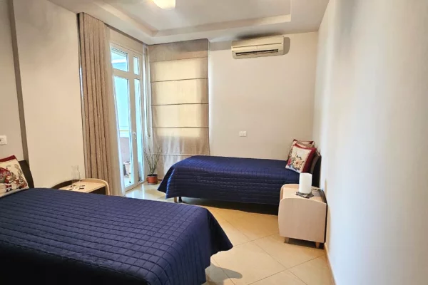 Shtepi ne shitje Apartament ne Tirane, 3+1, Mobilimi E mobiluar, Pagesa 470,000  Euro.