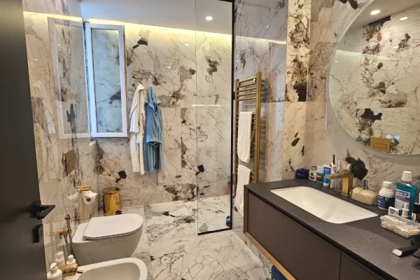 Shtepi ne shitje Apartament ne Tirane, 3+1, Mobilimi E mobiluar, Pagesa 470,000  Euro.