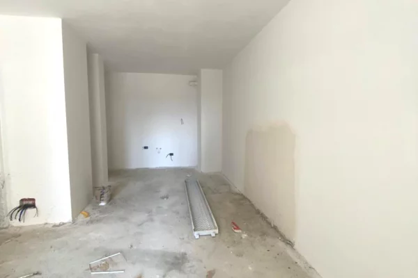 Shtepi ne shitje Apartament ne Tirane, 2+1, Mobilimi Bosh, pa mobiluar, Pagesa 120,000  Euro.