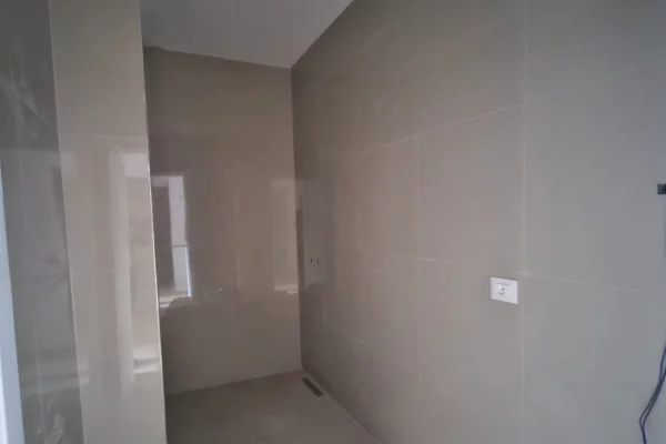 Shtepi ne shitje Apartament ne Tirane, 2+1, Mobilimi Bosh, pa mobiluar, Pagesa 329,998  Euro.