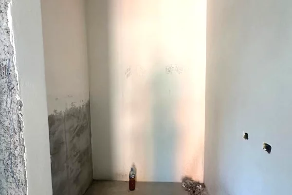 Shtepi ne shitje Apartament ne Tirane, 2+1, Mobilimi Bosh, pa mobiluar, Pagesa 329,998  Euro.