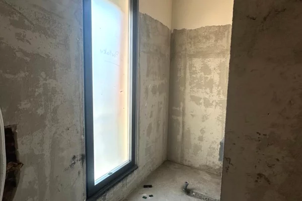 Shtepi ne shitje Apartament ne Tirane, 2+1, Mobilimi Bosh, pa mobiluar, Pagesa 329,998  Euro.