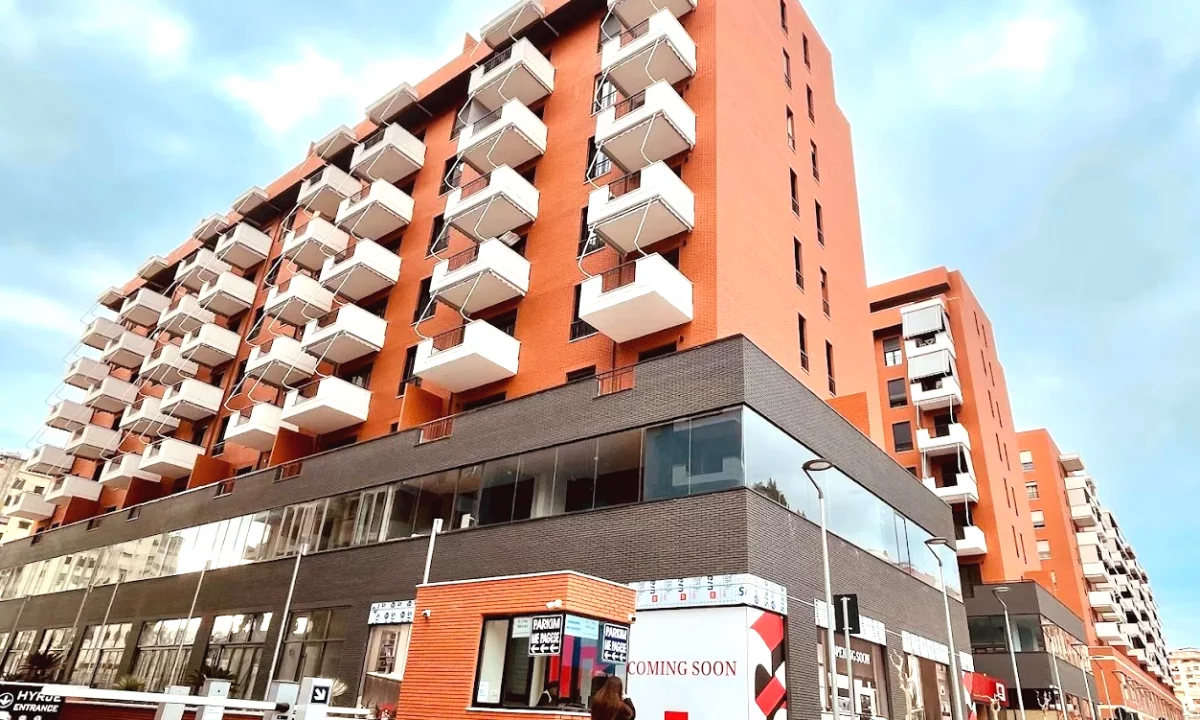Shtepi ne shitje Apartament ne Tirane, 2+1, Mobilimi Bosh, pa mobiluar, Pagesa 329,998  Euro.