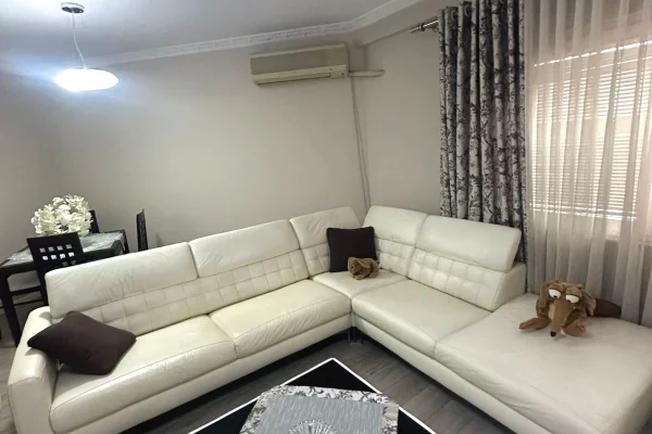 Shtepi ne shitje Apartament ne Tirane, 2+1, Mobilimi E mobiluar, Pagesa 235,000  Euro.