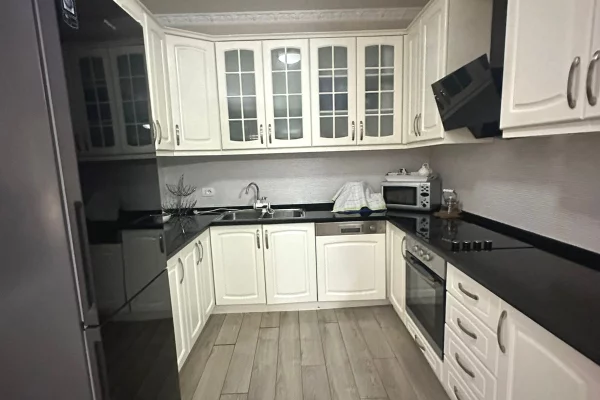 Shtepi ne shitje Apartament ne Tirane, 2+1, Mobilimi E mobiluar, Pagesa 235,000  Euro.