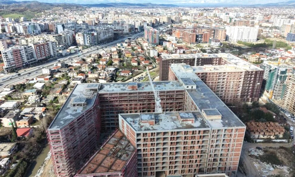 Shtepi ne shitje Apartament ne Tirane, 1+1, Mobilimi Bosh, pa mobiluar, Pagesa 173,000  Euro.