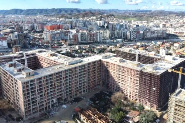 Shtepi ne shitje Apartament ne Tirane, 1+1, Mobilimi Bosh, pa mobiluar, Pagesa 173,000  Euro.