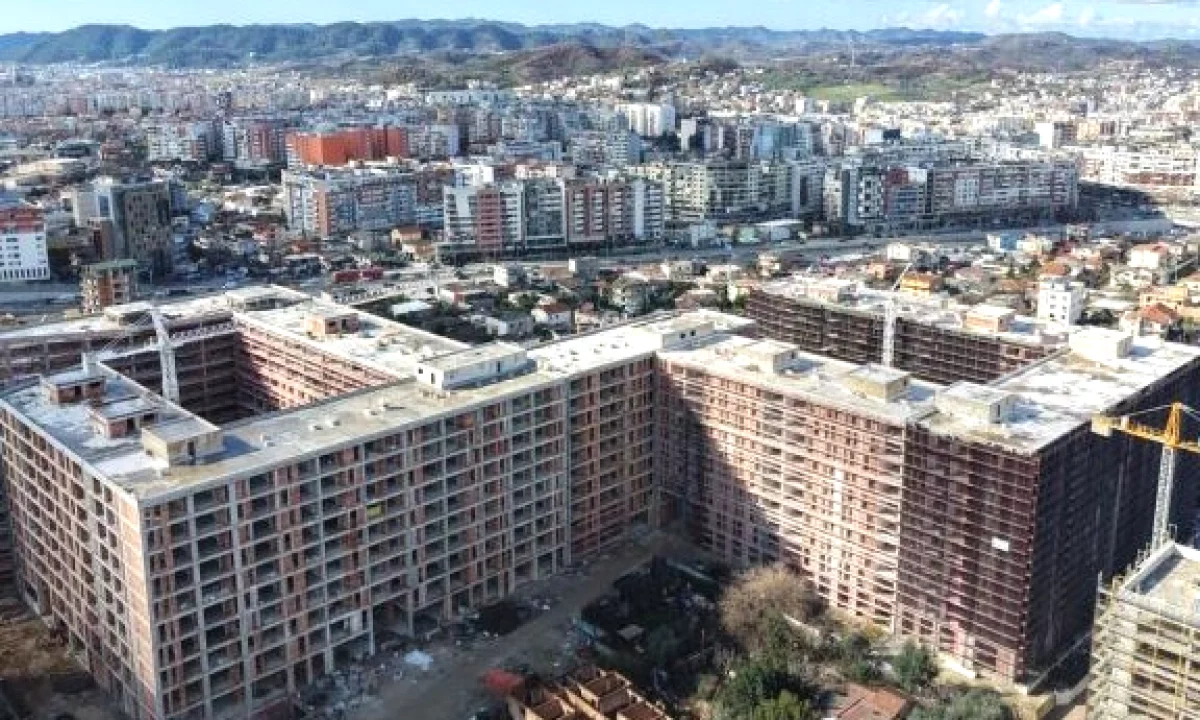 Shtepi ne shitje Apartament ne Tirane, 2+1, Mobilimi Bosh, pa mobiluar, Pagesa 217,100  Euro.