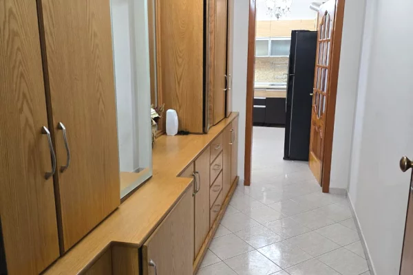 Shtepi me qera Apartament ne Tirane, 2+1, Mobilimi E mobiluar, Pagesa 850  Euro.