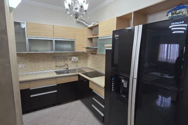 Shtepi me qera Apartament ne Tirane, 2+1, Mobilimi E mobiluar, Pagesa 850  Euro.