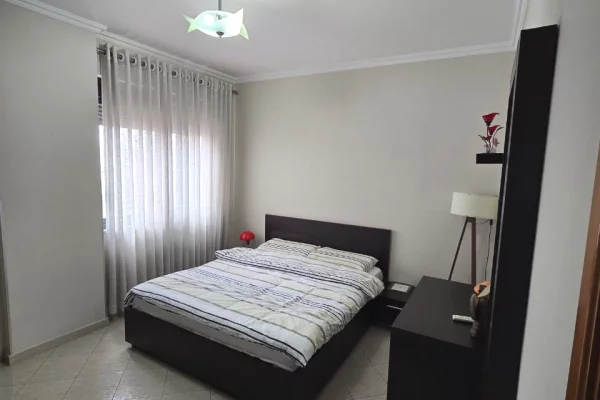Shtepi me qera Apartament ne Tirane, 2+1, Mobilimi E mobiluar, Pagesa 850  Euro.