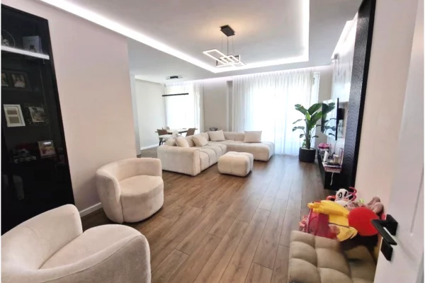🏡Apartament 3+1+3 Poste Parkimi me Qira te Fusha e Aviacionit.