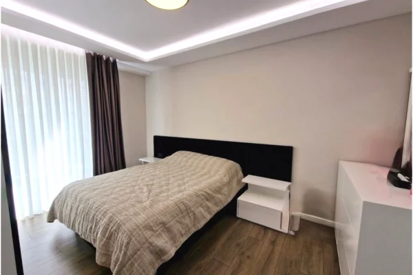 Shtepi me qera Apartament ne Tirane, 3+1, Mobilimi E mobiluar, Pagesa 1,200  Euro.