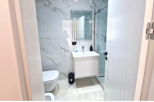 Shtepi me qera Apartament ne Tirane, 3+1, Mobilimi E mobiluar, Pagesa 1,200  Euro.