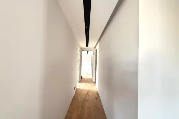 Shtepi ne shitje Penthose(kati i fundit panoramik) ne Tirane, 3+1, Mobilimi Bosh, pa mobiluar, Pagesa 700,000  Euro.