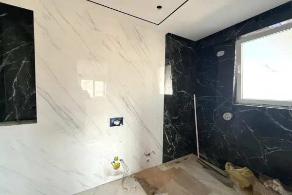 Shtepi ne shitje Penthose(kati i fundit panoramik) ne Tirane, 3+1, Mobilimi Bosh, pa mobiluar, Pagesa 700,000  Euro.