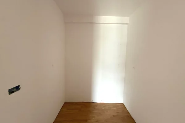 Shtepi ne shitje Penthose(kati i fundit panoramik) ne Tirane, 3+1, Mobilimi Bosh, pa mobiluar, Pagesa 700,000  Euro.