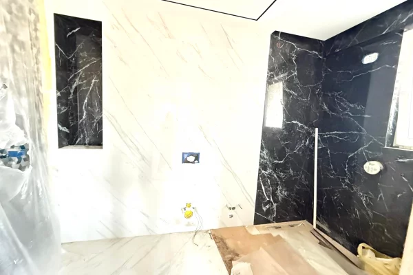 Shtepi ne shitje Penthose(kati i fundit panoramik) ne Tirane, 3+1, Mobilimi Bosh, pa mobiluar, Pagesa 700,000  Euro.