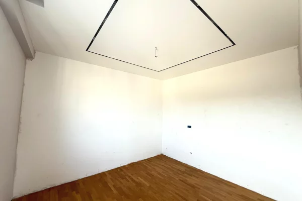 Shtepi ne shitje Penthose(kati i fundit panoramik) ne Tirane, 3+1, Mobilimi Bosh, pa mobiluar, Pagesa 700,000  Euro.