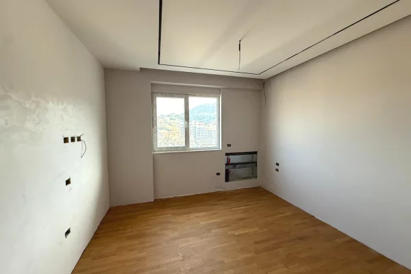 Shtepi ne shitje Penthose(kati i fundit panoramik) ne Tirane, 3+1, Mobilimi Bosh, pa mobiluar, Pagesa 700,000  Euro.