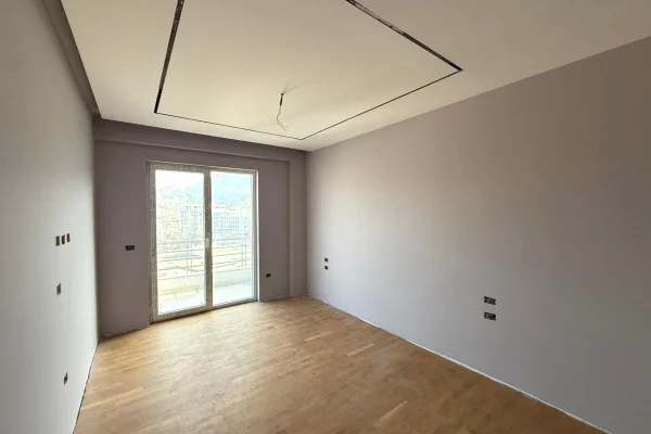 Shtepi ne shitje Penthose(kati i fundit panoramik) ne Tirane, 3+1, Mobilimi Bosh, pa mobiluar, Pagesa 700,000  Euro.