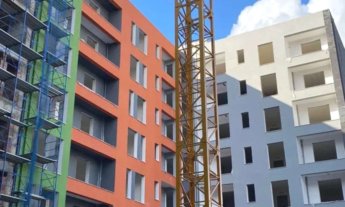 Shtepi ne shitje Apartament ne Tirane, 1+1, Mobilimi Bosh, pa mobiluar, Pagesa 76,000  Euro.