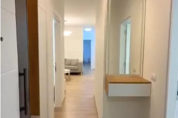 Shtepi ne shitje Apartament ne Tirane, 2+1, Mobilimi E mobiluar, Pagesa 176,200  Euro.