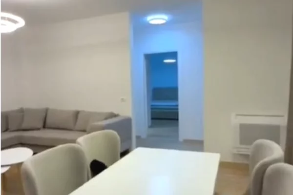 Shtepi ne shitje Apartament ne Tirane, 2+1, Mobilimi E mobiluar, Pagesa 176,200  Euro.