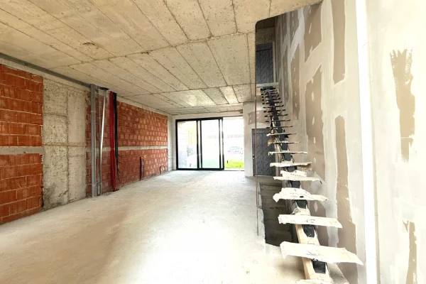 Shtepi ne shitje Vila Luksoze ne Tirane, 3+1, Mobilimi Bosh, pa mobiluar, Pagesa 780,000  Euro.