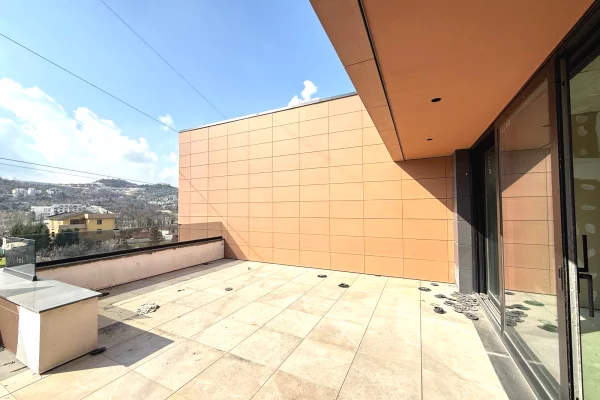 Shtepi ne shitje Vila Luksoze ne Tirane, 3+1, Mobilimi Bosh, pa mobiluar, Pagesa 780,000  Euro.