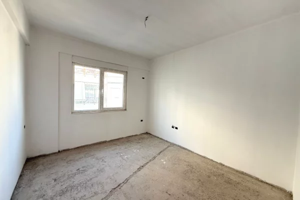 Shtepi ne shitje Apartament ne Tirane, 3+1, Mobilimi Bosh, pa mobiluar, Pagesa 434,700  Euro.
