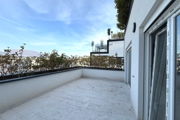 Shtepi ne shitje Apartament ne Tirane, 3+1, Mobilimi Bosh, pa mobiluar, Pagesa 434,700  Euro.