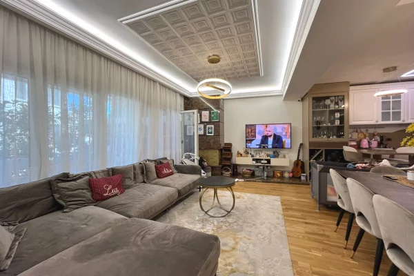 Shtepi ne shitje Duplex(shtepi me 2 kate) ne Tirane, 3+1, Mobilimi E mobiluar, Pagesa 330,000  Euro.