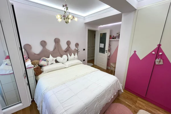 Shtepi ne shitje Duplex(shtepi me 2 kate) ne Tirane, 3+1, Mobilimi E mobiluar, Pagesa 330,000  Euro.