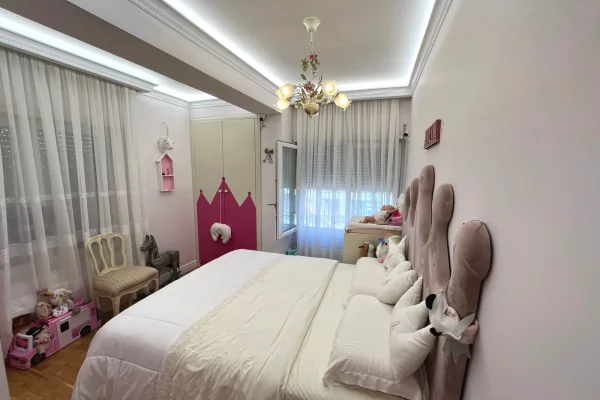 Shtepi ne shitje Duplex(shtepi me 2 kate) ne Tirane, 3+1, Mobilimi E mobiluar, Pagesa 330,000  Euro.