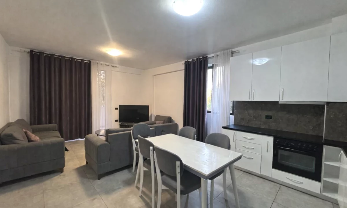 Shtepi ne shitje Apartament ne Tirane, 2+1, Mobilimi E mobiluar, Pagesa 161,000  Euro.