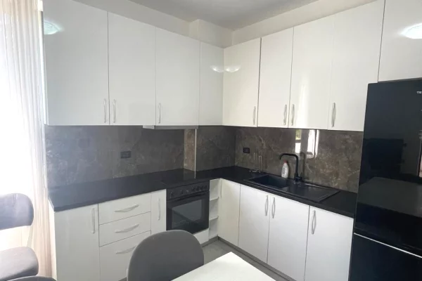 Shtepi ne shitje Apartament ne Tirane, 2+1, Mobilimi E mobiluar, Pagesa 161,000  Euro.