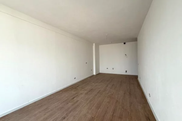 🏢 Zyre me Qira te Golden Tower, Mine Peza!