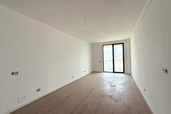 🏢 Zyrë me Qira te Golden Tower, Mine Peza!