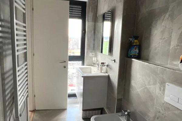 Shtepi me qera Apartament ne Tirane, 2+1, Mobilimi E mobiluar, Pagesa 1,100  Euro.