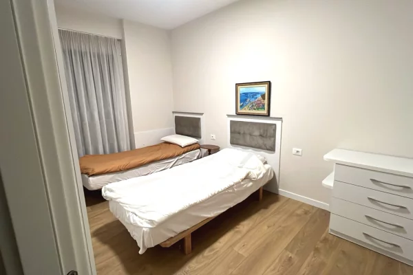 Shtepi me qera Apartament ne Tirane, 2+1, Mobilimi E mobiluar, Pagesa 1,100  Euro.