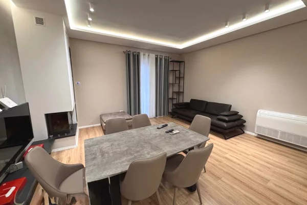 Shtepi me qera Apartament ne Tirane, 2+1, Mobilimi E mobiluar, Pagesa 1,200  Euro.