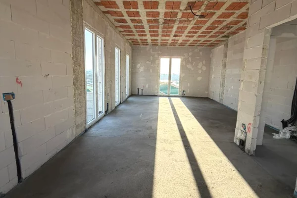 Shtepi ne shitje Vila Luksoze ne Tirane, 4+1, Mobilimi Bosh, pa mobiluar, Pagesa 700,000  Euro.