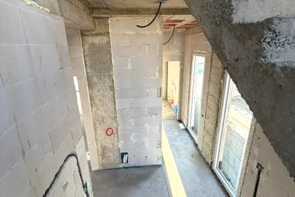 Shtepi ne shitje Vila Luksoze ne Tirane, 4+1, Mobilimi Bosh, pa mobiluar, Pagesa 700,000  Euro.