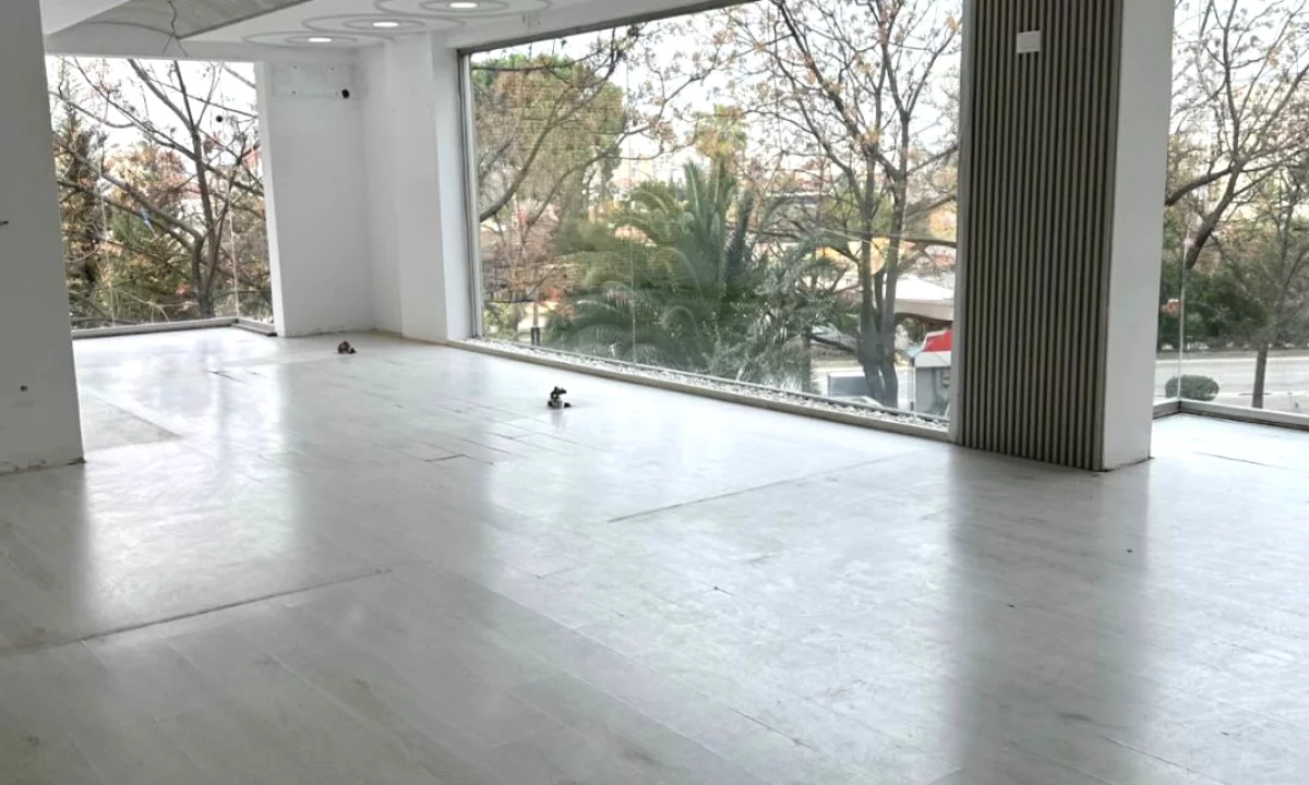 🏢Shitet Ambient Biznesi te Rruga Muhamet Gjollesha✨