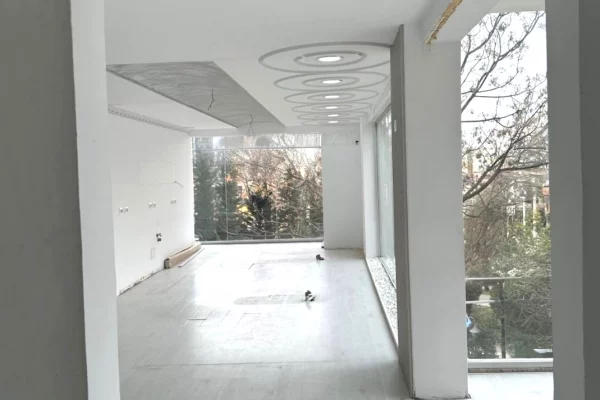 Ambient biznesi ne shitje 3+1 ne Tirane - 2,500,000 Leke